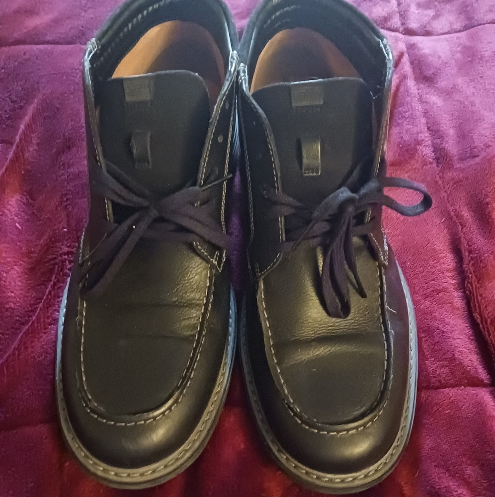 Mens Clarks mid Boot Size 11